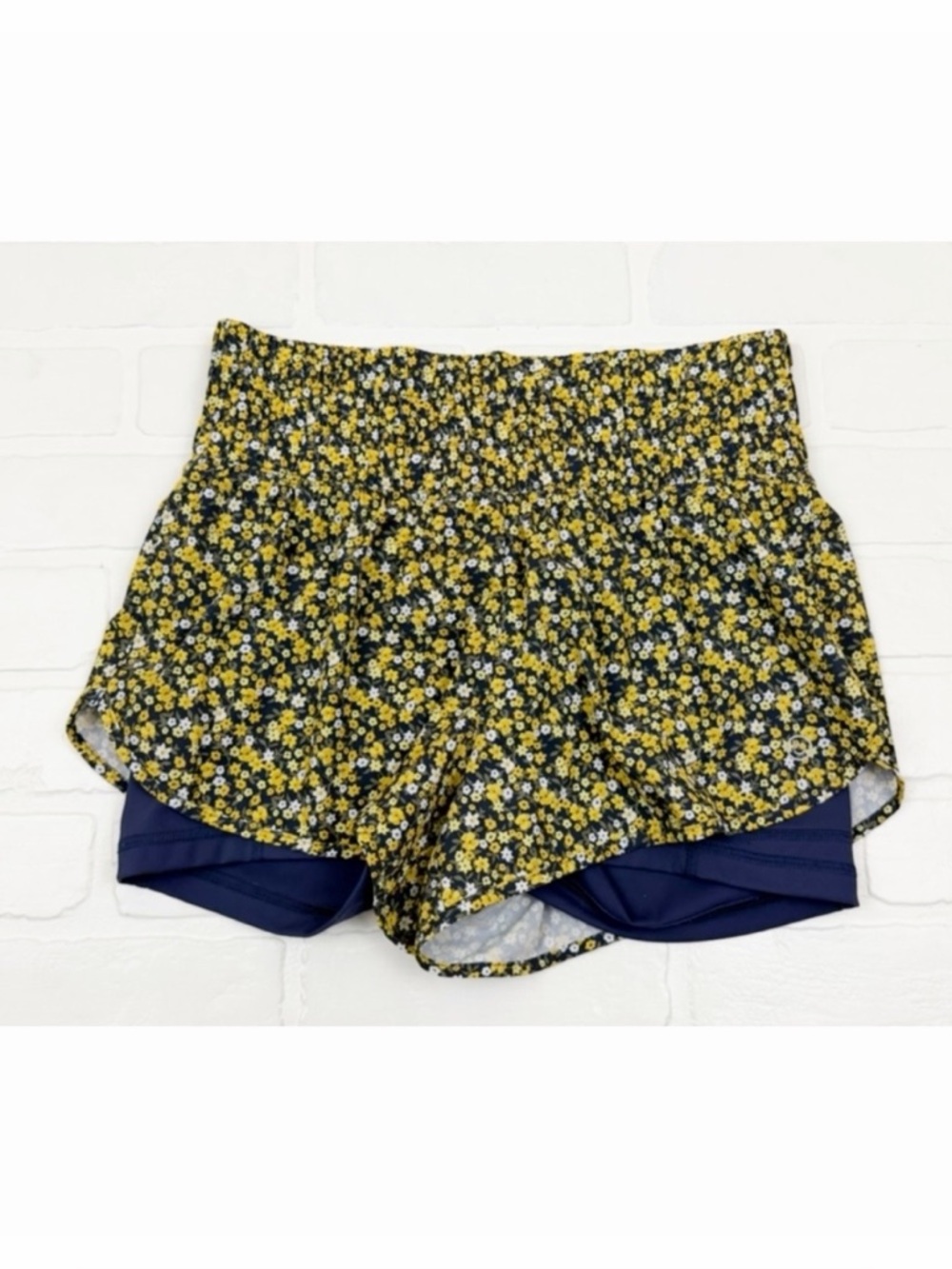 Gilly Hicks Floral Athletic Shorts With Side Pocket Navy Blue Yellow Size Small